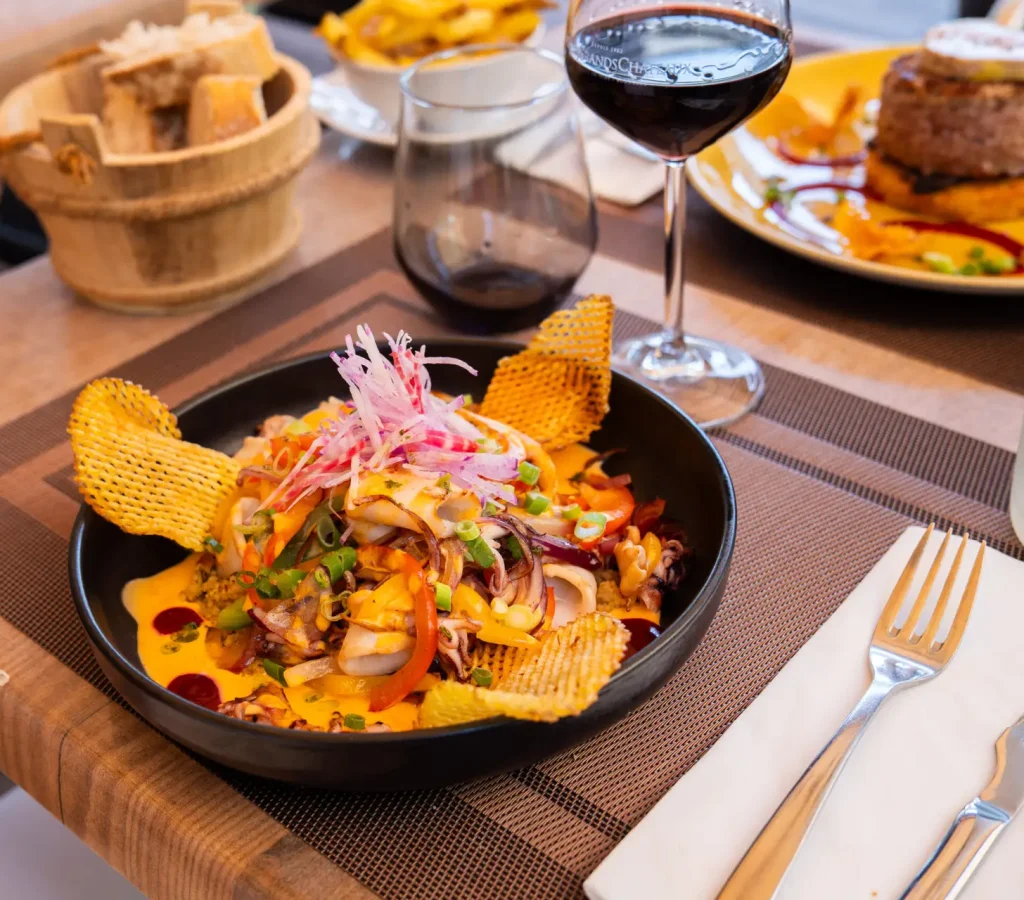 poélée de chipirons frais - meltin potes caffé restaurant à mérignac